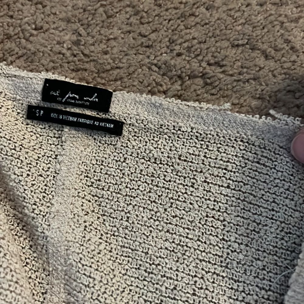 Out from under small top - Picture 8 of 8